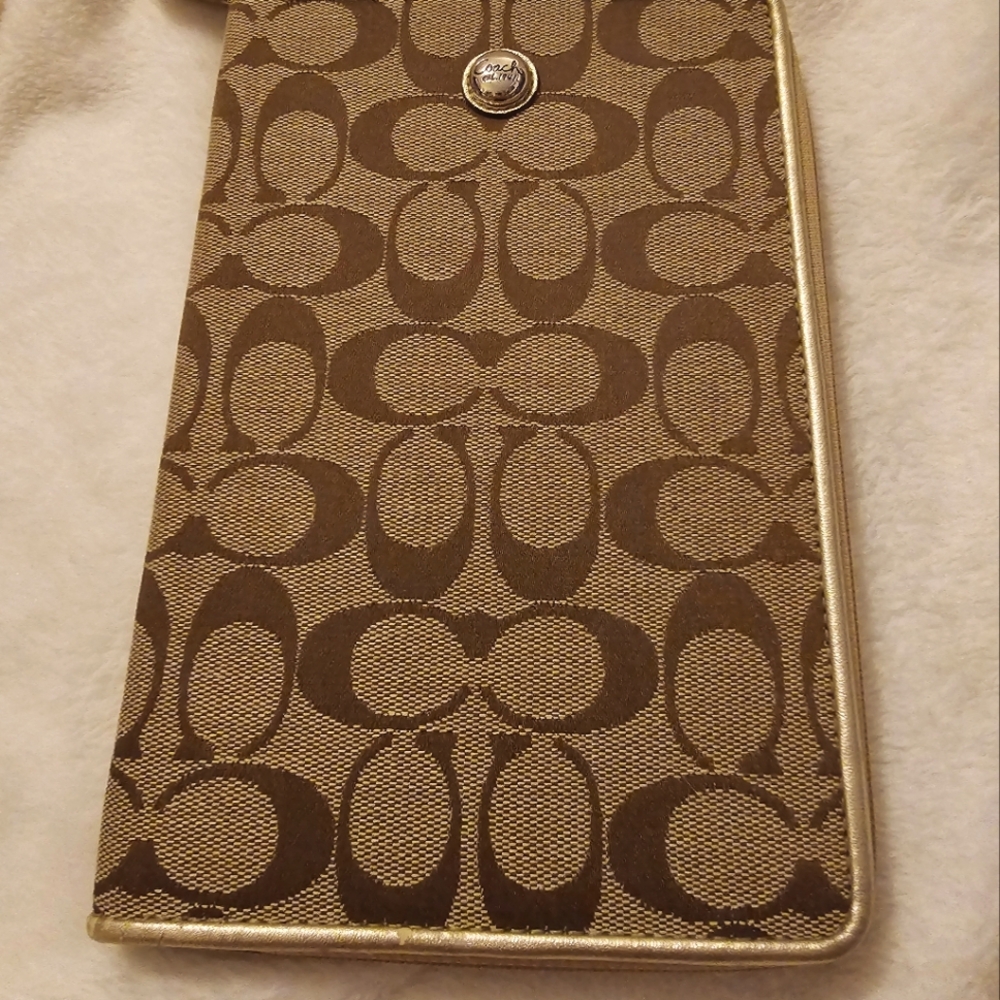 Coach Signature C eReader 2000s y2k